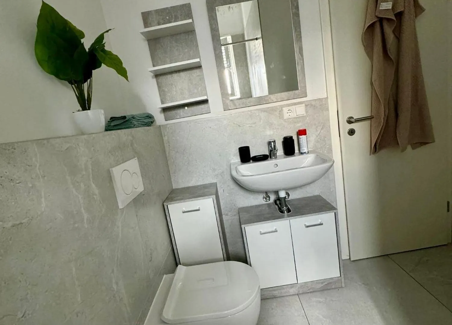 Apartmán 2 Zkb Apartement In Mannheim Buga - Kueche - Parken